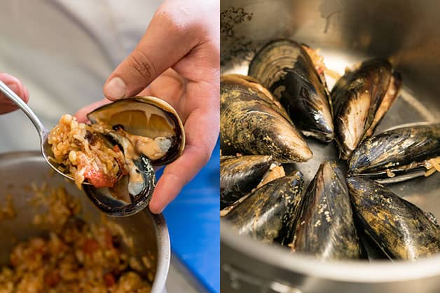 Fill the mussels and place in pot