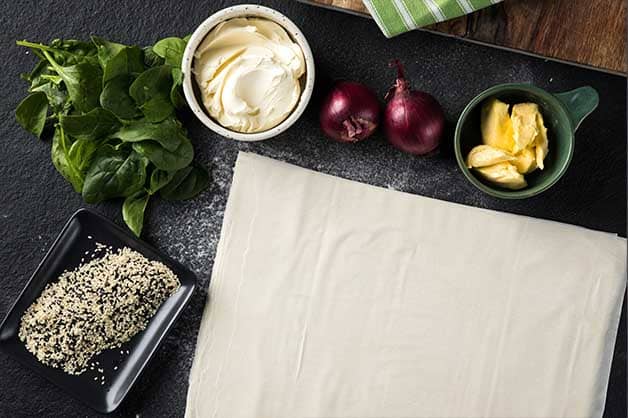 Image of the raw ingredients used in the spinach and cream cheese recipe 